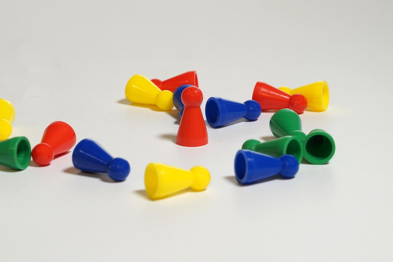 Das Bild zeigt Mensch Ärger Dich Nicht Figuren